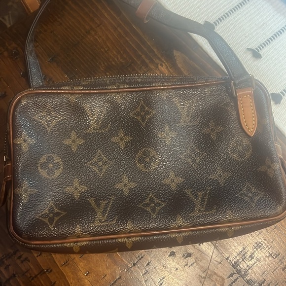 Vintage Louis Vuitton Crossbody - Picture 3 of 9